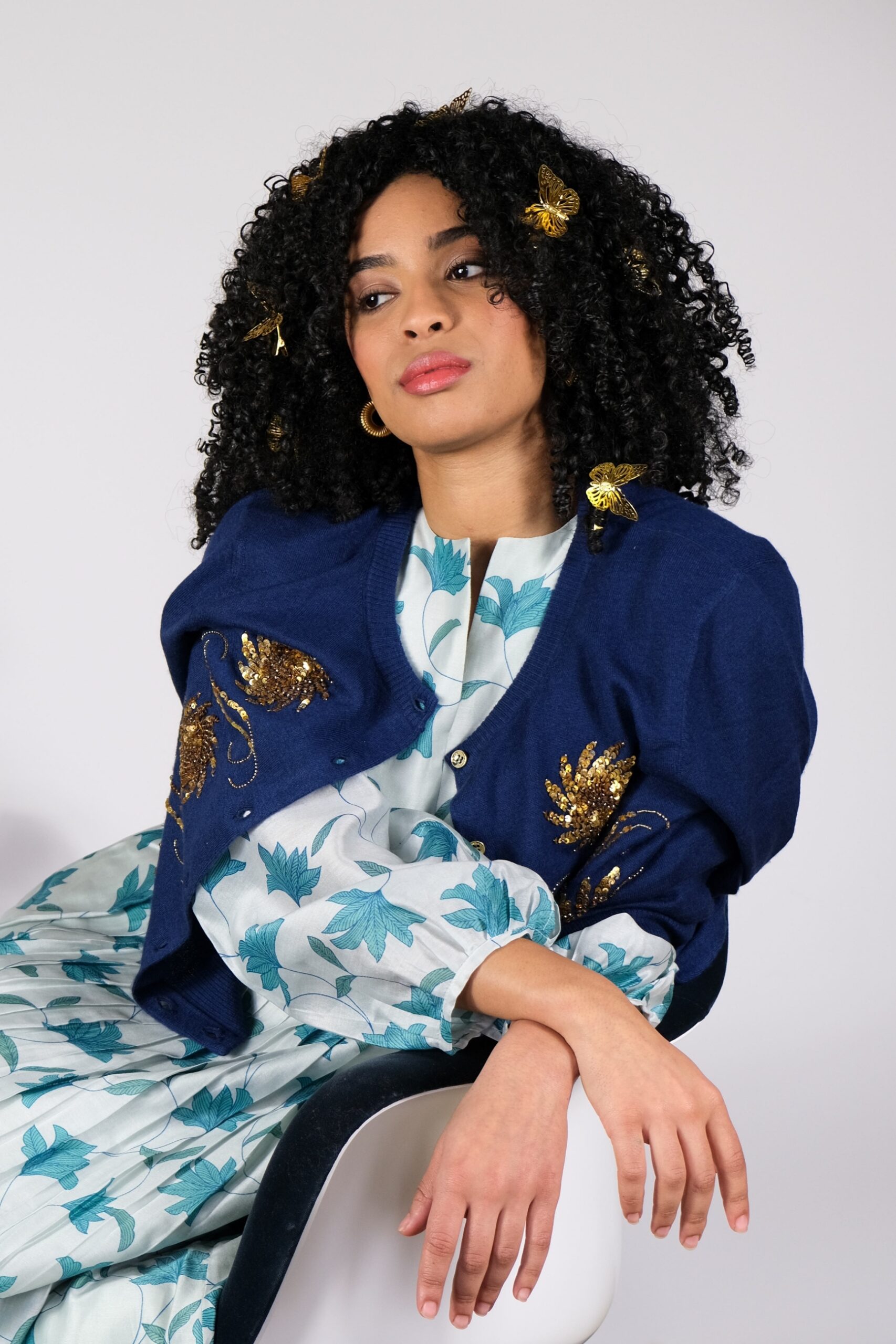 dark blue cashmere cardigan with gold embroidery by Asneh 3_6723_web dark blue cashmere cardigan with gold embellishment