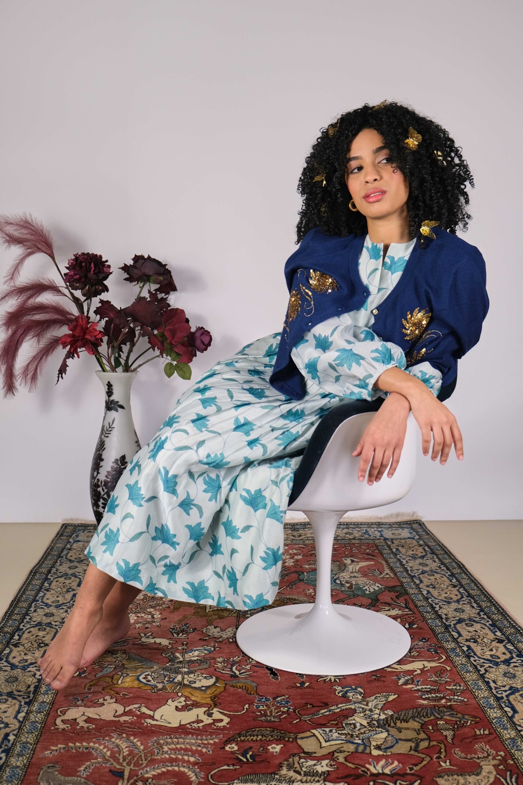 dark blue cashmere cardigan with gold embroidery by Asneh_6723_web dark blue cashmere cardigan with gold embellishment