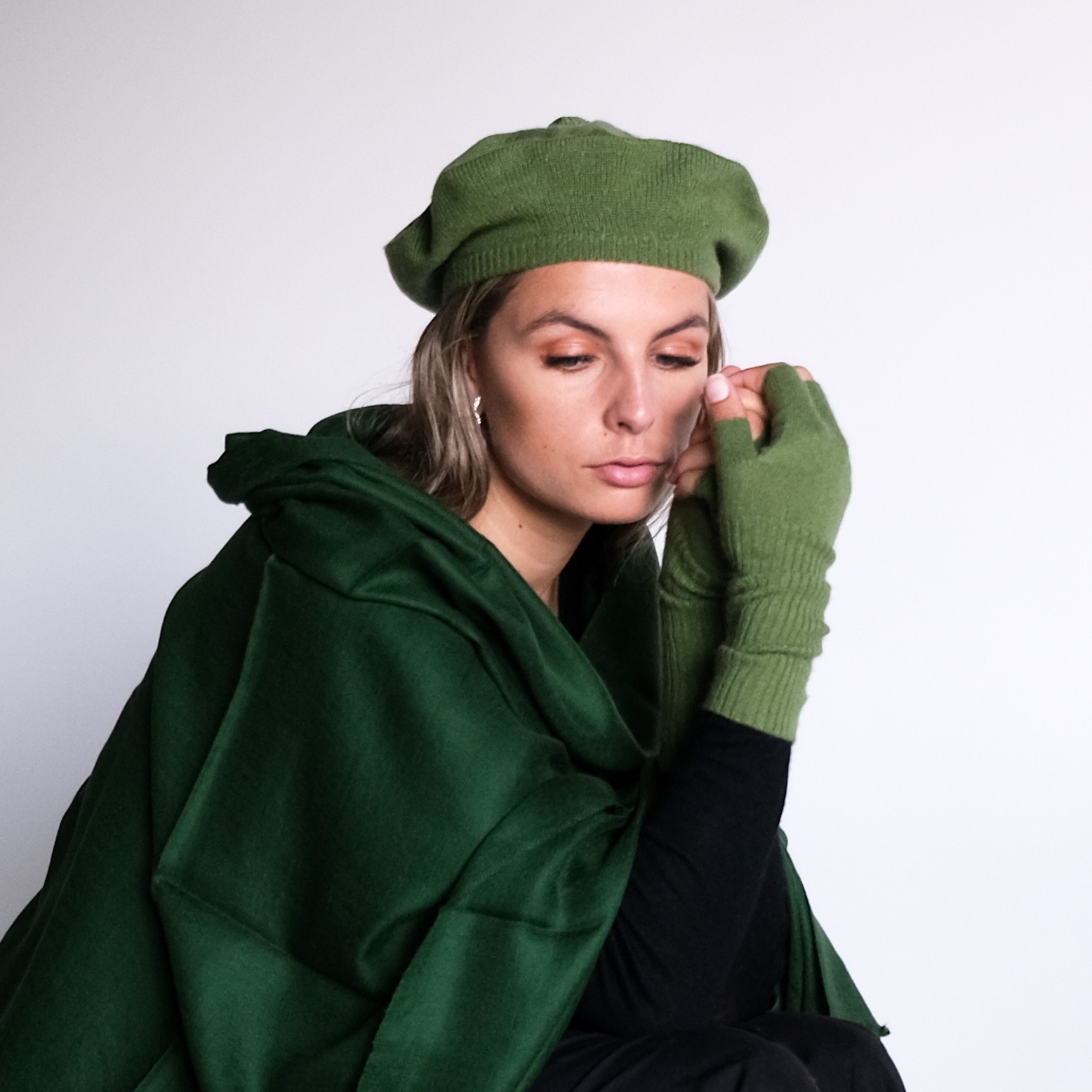 green fingerless gloves