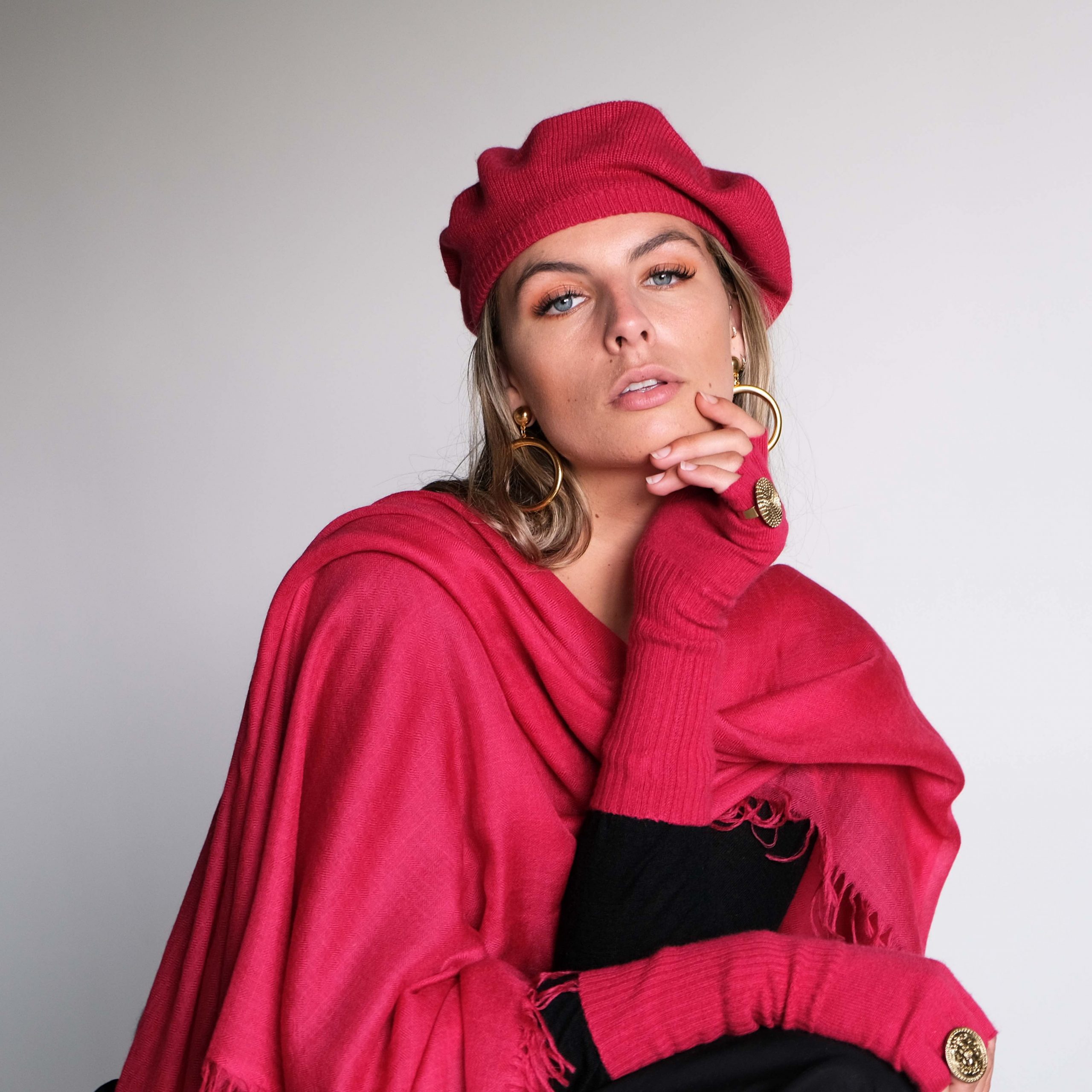 Fingerless gloves red pink and beret_9095