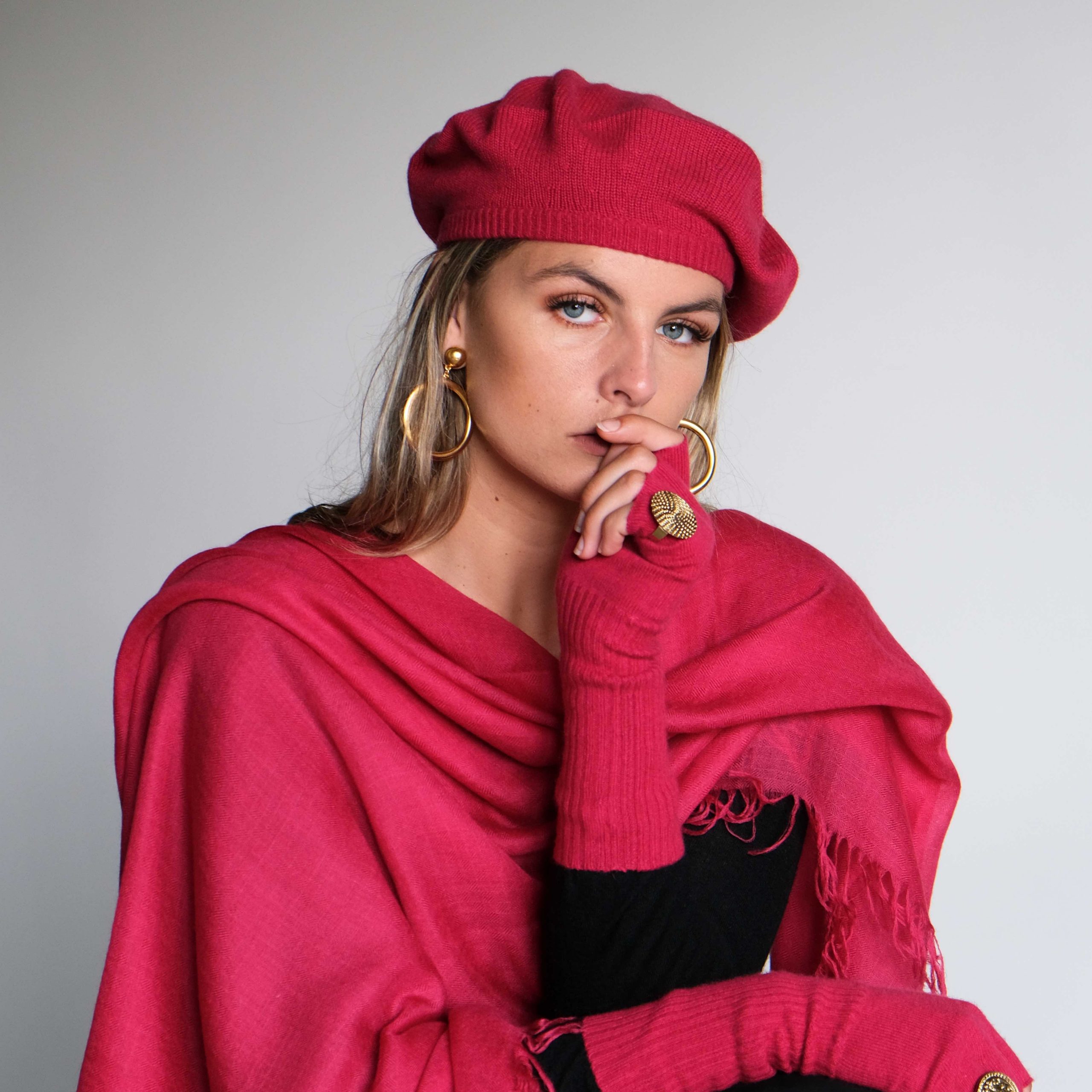 Vienna Red Magenta Cashmere scarf, knitted Beret and gloves 1 x 1_9095 large red cashmere scarf