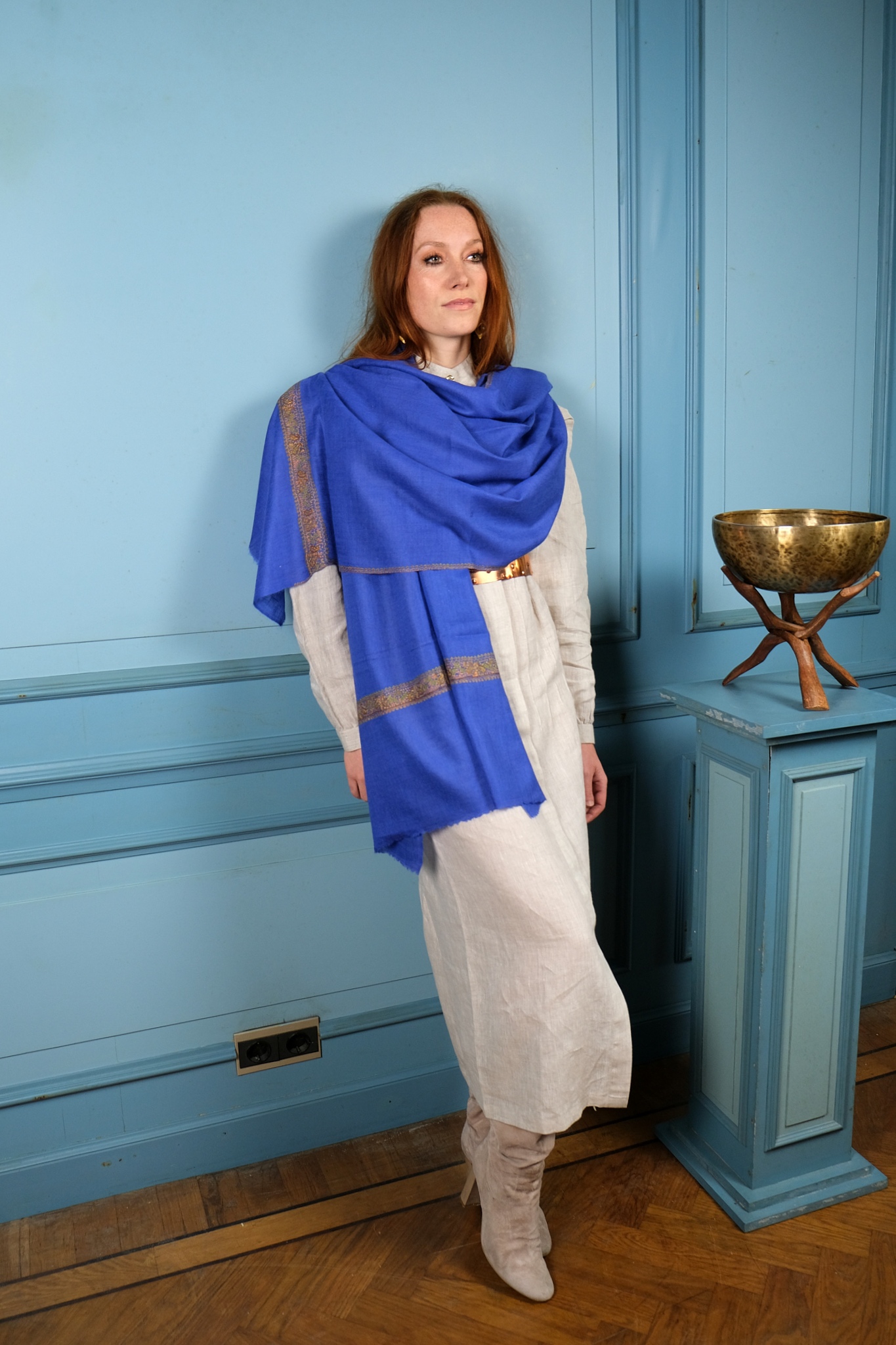 Blue cashmere pashmina with embroidery