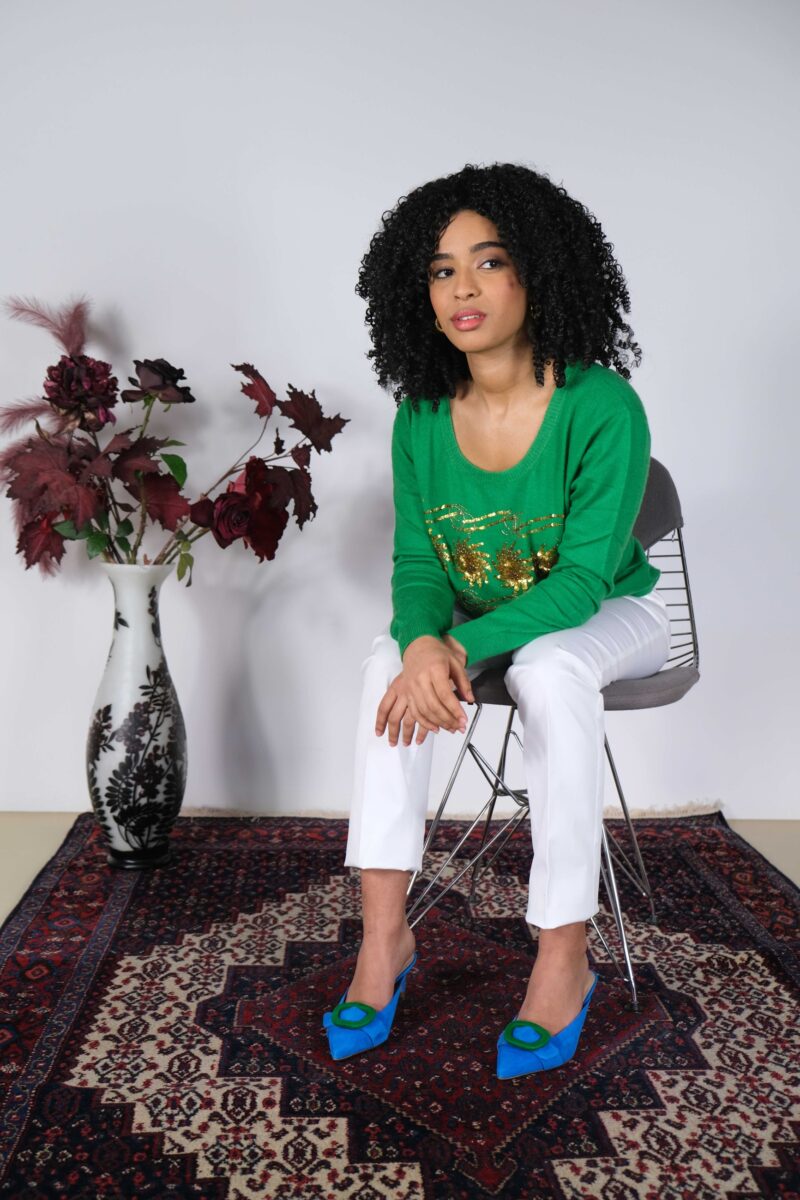 Green cashmere jumper with gold
